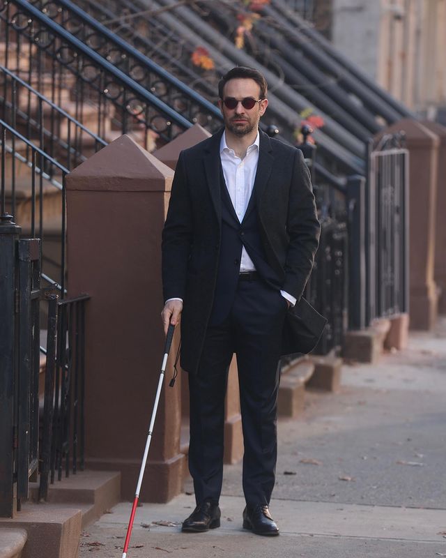Charlie Cox Shows Off His Cane Tricks While Filming 'Daredevil Born Again' Image 2