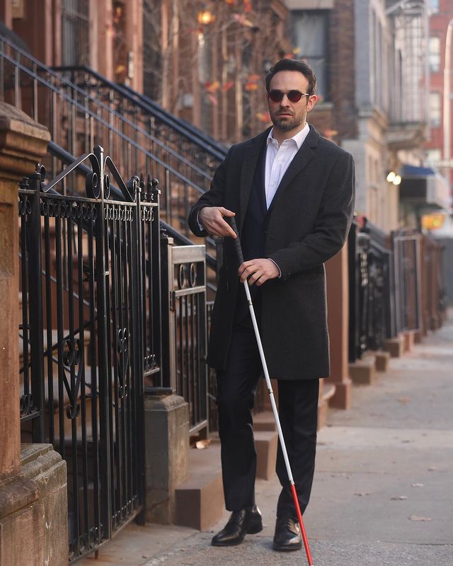 Charlie Cox Shows Off His Cane Tricks While Filming 'Daredevil Born Again' Image 4